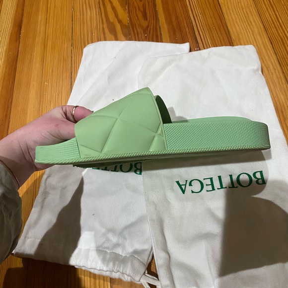 Bottega Veneta Rubber Slides - Picture 4 of 13